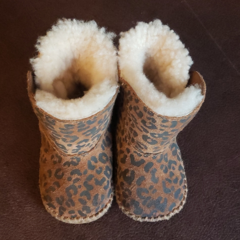 Infant Sz 2/3 leopard Ugg